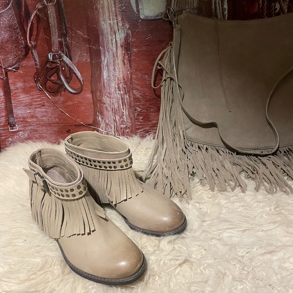 Naughty Monkey leather boots - Picture 1 of 9